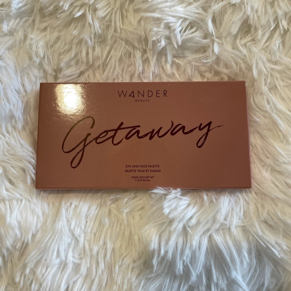 BNIB NWT Wander Beauty Getaway Palatte